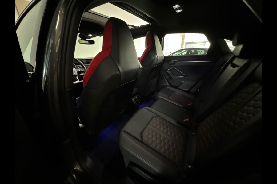 Audi RSQ3 Sportback 2.5 TFSI Pano|Memory|B&O|Trekhaak|Sfeer