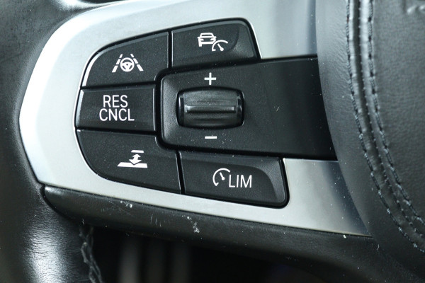 BMW X3 XDrive30i High Executive (PANORAMADAK, TREKHAAK, STOELVERWARMING, CAMERA, ELEKTR STOELEN, DEALER ONDERHOUDEN)