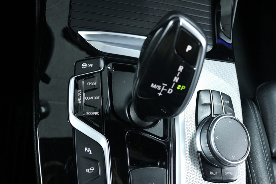 BMW X3 XDrive30i High Executive (PANORAMADAK, TREKHAAK, STOELVERWARMING, CAMERA, ELEKTR STOELEN, DEALER ONDERHOUDEN)