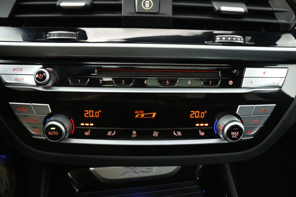 BMW X3 XDrive30i High Executive (PANORAMADAK, TREKHAAK, STOELVERWARMING, CAMERA, ELEKTR STOELEN, DEALER ONDERHOUDEN)