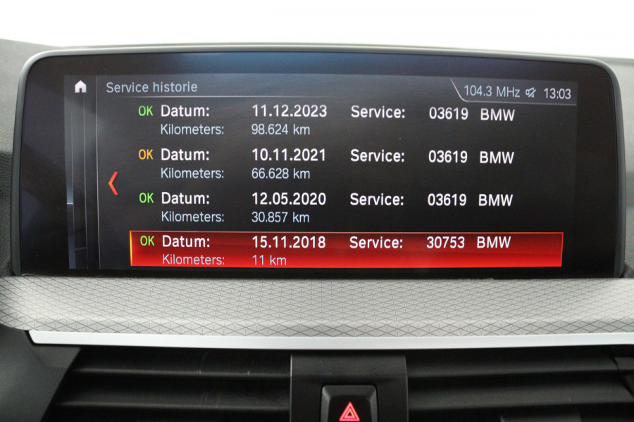 BMW X3 XDrive30i High Executive (PANORAMADAK, TREKHAAK, STOELVERWARMING, CAMERA, ELEKTR STOELEN, DEALER ONDERHOUDEN)