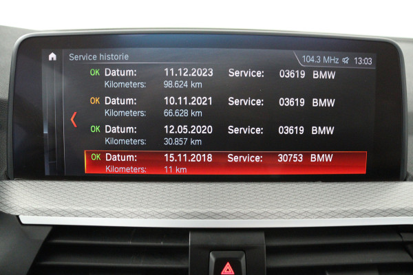 BMW X3 XDrive30i High Executive (PANORAMADAK, TREKHAAK, STOELVERWARMING, CAMERA, ELEKTR STOELEN, DEALER ONDERHOUDEN)