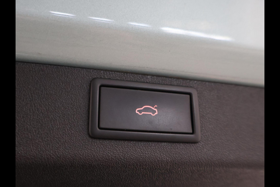 Škoda ENYAQ iV 60 + LEDER | PANORAMA | ELEK. TREKHAAK | | HEAD-UP | CARPLAY | SFEERVERLICHTING