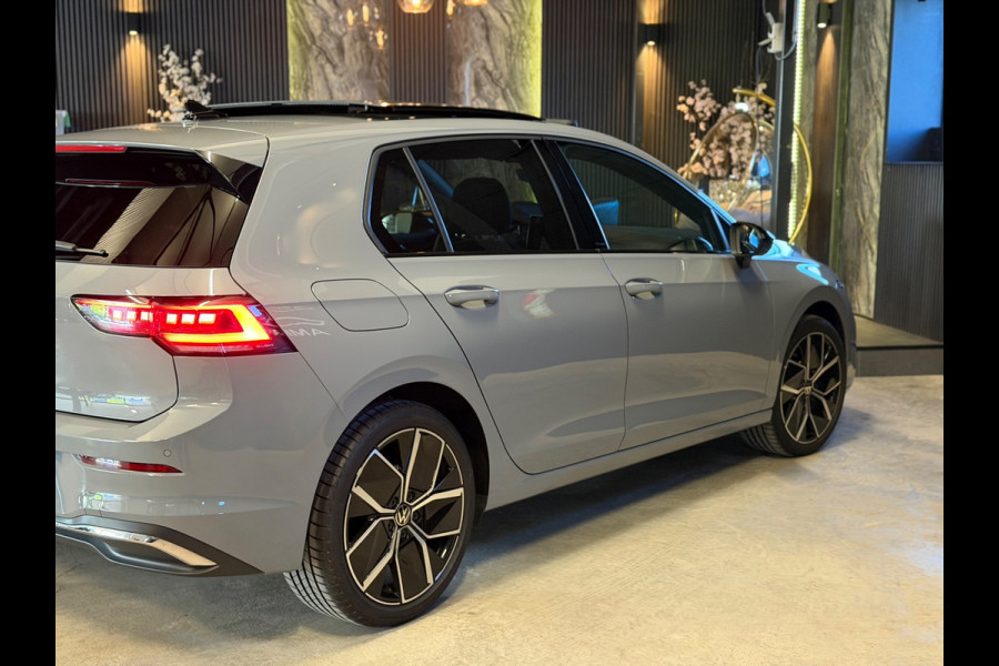 Volkswagen Golf 1.5 eTSI R-Line|50 Edition|PANO|FULL OPTIONS