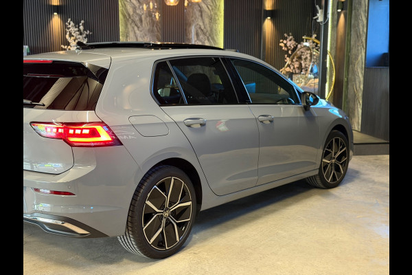 Volkswagen Golf 1.5 eTSI R-Line|50 Edition|PANO|FULL OPTIONS