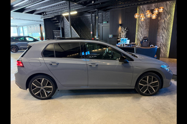 Volkswagen Golf 1.5 eTSI R-Line|50 Edition|PANO|FULL OPTIONS