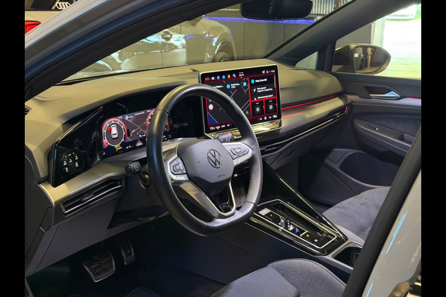 Volkswagen Golf 1.5 eTSI R-Line|50 Edition|PANO|FULL OPTIONS