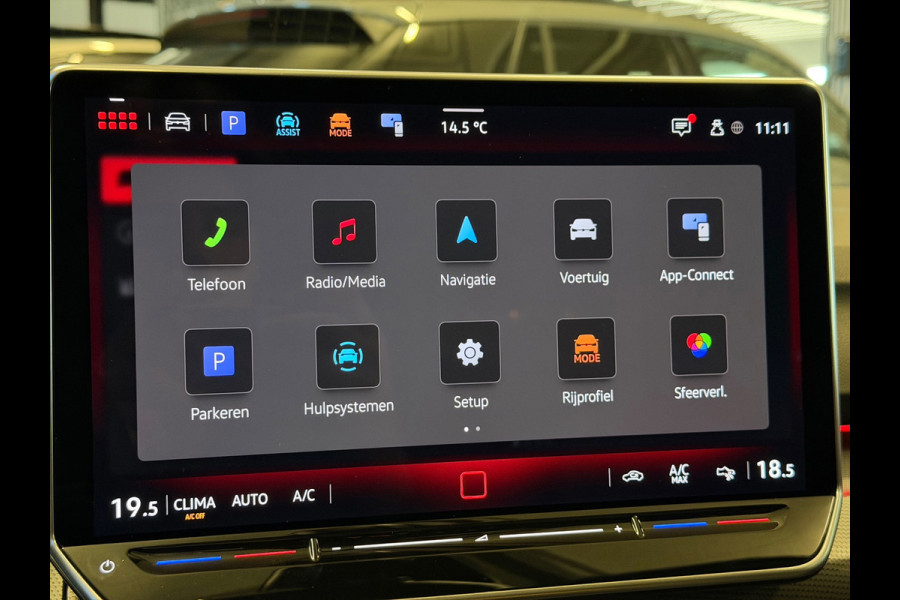 Volkswagen Golf 1.5 eTSI R-Line|50 Edition|PANO|FULL OPTIONS