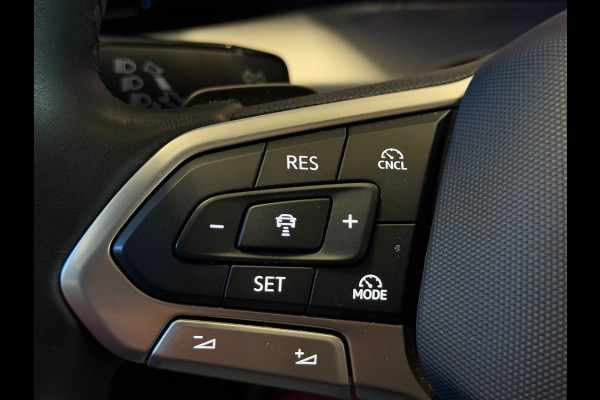Volkswagen Golf 1.5 eTSI R-Line|50 Edition|PANO|FULL OPTIONS