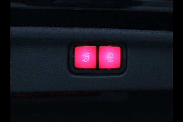 Mercedes-Benz C-Klasse 200 Launch Edition AMG Line [SCHUIFKANTELDAK, BURMESTER, HEAD-UP, SFEERVERLICHTING, MEMORY SEATS, 360 CAMERA, STOELVERWARMING, ADAPTIVE CRUISE, VOL LEDER, CLIMATE, NIEUWSTAAT]