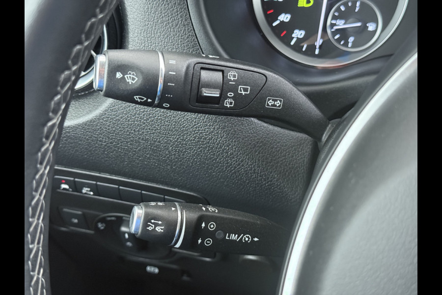 Mercedes-Benz Vito 116CDI 164pk AUT-9 Navi Adaptive-Control Camera *Sortimo Kasten* PDC-a+v Lane-Assist Sport/Comfort-Stoelen+Verwarmd Trekhaak Ecc Betonplex Vloer Schuifdeur Achterdeuren Licht-/regensensor Zijwind assistent Getint-Glas1e Eigenaar 2.500KG Trekgewicht 54.251 ex ex nieuw (86.370 inc inc.))