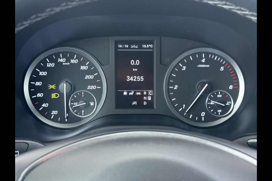 Mercedes-Benz Vito 116CDI 164pk AUT-9 Navi Adaptive-Control Camera *Sortimo Kasten* PDC-a+v Lane-Assist Sport/Comfort-Stoelen+Verwarmd Trekhaak Ecc Betonplex Vloer Schuifdeur Achterdeuren Licht-/regensensor Zijwind assistent Getint-Glas1e Eigenaar 2.500KG Trekgewicht 54.251 ex ex nieuw (86.370 inc inc.))