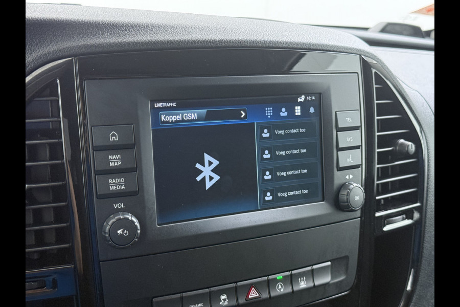 Mercedes-Benz Vito 116CDI 164pk AUT-9 Navi Adaptive-Control Camera *Sortimo Kasten* PDC-a+v Lane-Assist Sport/Comfort-Stoelen+Verwarmd Trekhaak Ecc Betonplex Vloer Schuifdeur Achterdeuren Licht-/regensensor Zijwind assistent Getint-Glas1e Eigenaar 2.500KG Trekgewicht 54.251 ex ex nieuw (86.370 inc inc.))