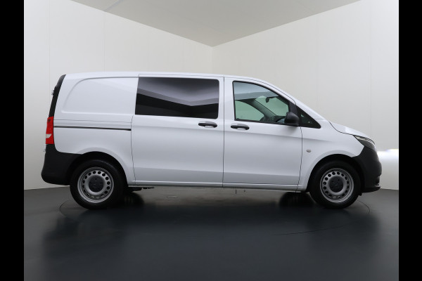 Mercedes-Benz Vito 116CDI 164pk AUT-9 Navi Adaptive-Control Camera *Sortimo Kasten* PDC-a+v Lane-Assist Sport/Comfort-Stoelen+Verwarmd Trekhaak Ecc Betonplex Vloer Schuifdeur Achterdeuren Licht-/regensensor Zijwind assistent Getint-Glas1e Eigenaar 2.500KG Trekgewicht 54.251 ex ex nieuw (86.370 inc inc.))