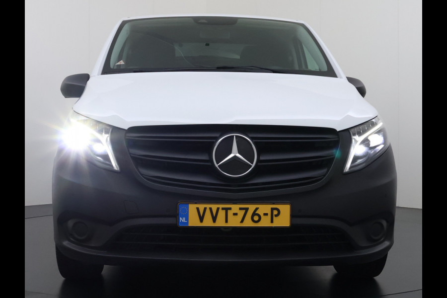 Mercedes-Benz Vito 116CDI 164pk AUT-9 Navi Adaptive-Control Camera *Sortimo Kasten* PDC-a+v Lane-Assist Sport/Comfort-Stoelen+Verwarmd Trekhaak Ecc Betonplex Vloer Schuifdeur Achterdeuren Licht-/regensensor Zijwind assistent Getint-Glas1e Eigenaar 2.500KG Trekgewicht 54.251 ex ex nieuw (86.370 inc inc.))