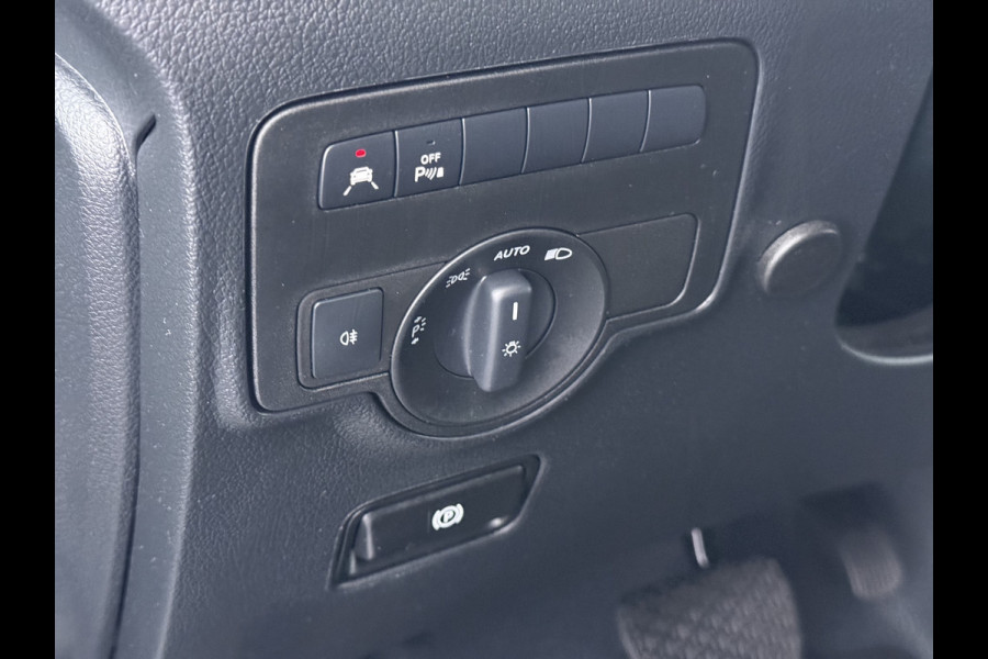 Mercedes-Benz Vito 116CDI 164pk AUT-9 Navi Adaptive-Control Camera *Sortimo Kasten* PDC-a+v Lane-Assist Sport/Comfort-Stoelen+Verwarmd Trekhaak Ecc Betonplex Vloer Schuifdeur Achterdeuren Licht-/regensensor Zijwind assistent Getint-Glas1e Eigenaar 2.500KG Trekgewicht 54.251 ex ex nieuw (86.370 inc inc.))