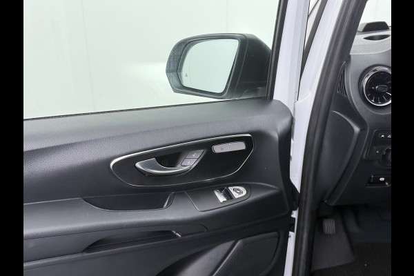 Mercedes-Benz Vito 116CDI 164pk AUT-9 Navi Adaptive-Control Camera *Sortimo Kasten* PDC-a+v Lane-Assist Sport/Comfort-Stoelen+Verwarmd Trekhaak Ecc Betonplex Vloer Schuifdeur Achterdeuren Licht-/regensensor Zijwind assistent Getint-Glas1e Eigenaar 2.500KG Trekgewicht 54.251 ex ex nieuw (86.370 inc inc.))