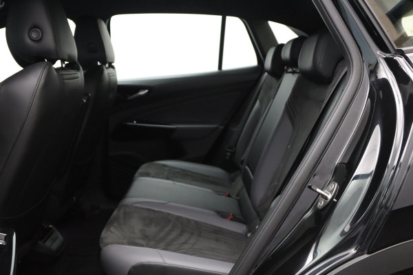 Volkswagen ID.4 Pro 77 kWh, Leder-Alcantara, Trekhaak, Carplay, Camera
