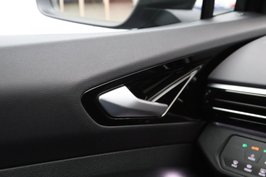 Volkswagen ID.4 Pro 77 kWh, Leder-Alcantara, Trekhaak, Carplay, Camera