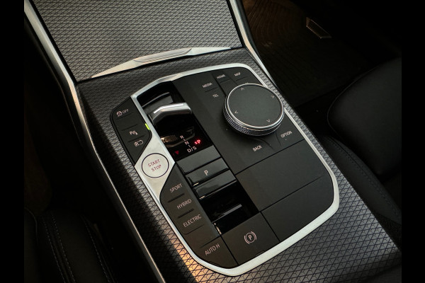 BMW 3 Serie Touring 320e M Sport Pano|Trekhaak|Sfeer|InclBTW