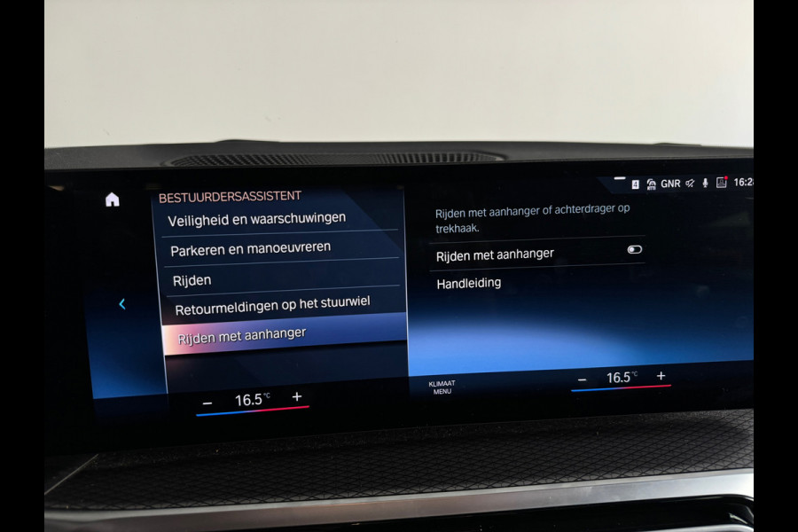 BMW 3 Serie Touring 320e M Sport Pano|Trekhaak|Sfeer|InclBTW