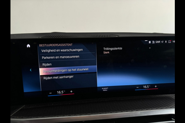 BMW 3 Serie Touring 320e M Sport Pano|Trekhaak|Sfeer|InclBTW