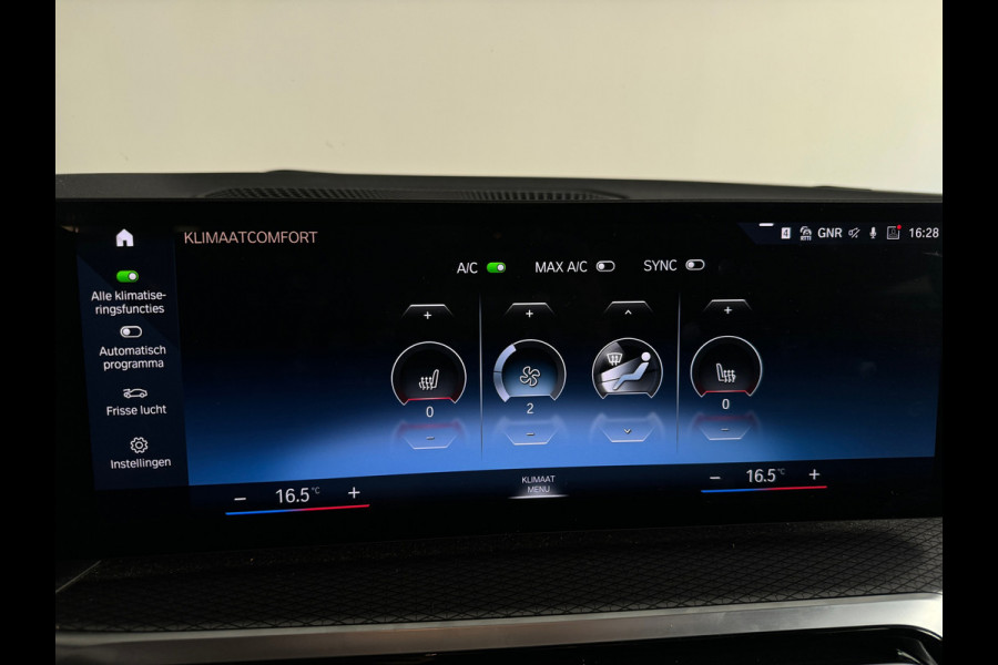 BMW 3 Serie Touring 320e M Sport Pano|Trekhaak|Sfeer|InclBTW