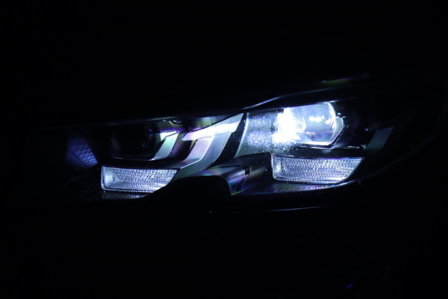 BMW 3 Serie Touring 330e M Sport / PANO / LIVE COCKPIT / CAMERA / DEALER SERVICE / STOELVERW