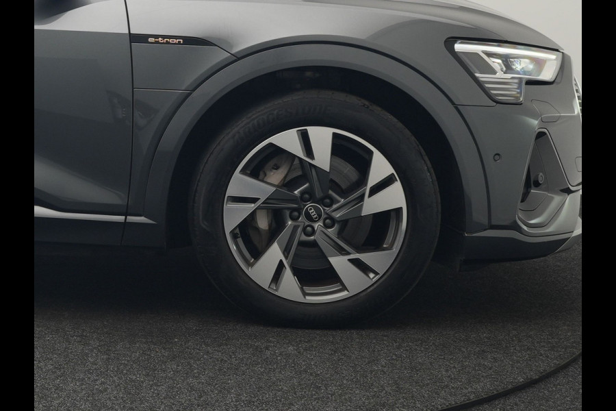Audi e-tron 50 Quattro 2x S Line 313pk Dealer O.H INCL BTW | Luchtvering | Panodak | Head Up | Adaptive Cruise | Sfeerverlichting | Lederen Sportstoelen Verwarmd | Keyless | Navigatie | 20"L.M | DAB | Virtual |