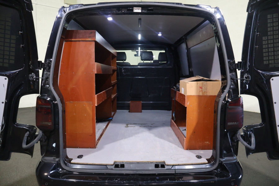 Volkswagen Transporter 2.0 TDI 150pk Bulli Black Edition Leer Led