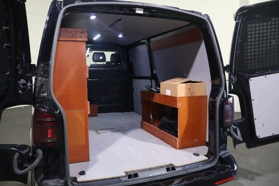 Volkswagen Transporter 2.0 TDI 150pk Bulli Black Edition Leer Led