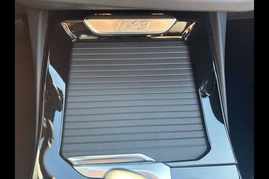 BMW iX3 High Executive 80 kWh | Panoramdak | Leder | Head up Display | Harman Kardon | Geheugenstoelen | Adaptive cruise control