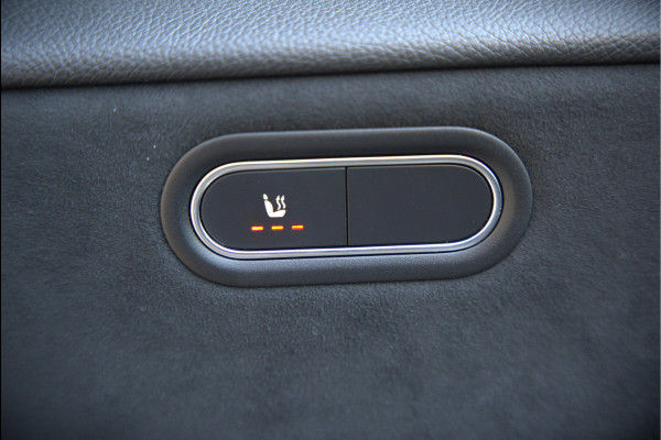 Mercedes-Benz A-Klasse 180 Business Solution AMG | Panoramadak | Stoelverwarming | Camera | Navigatie | Apple Carplay | Keyless | Cruise Control | DAB |