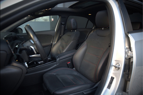 Mercedes-Benz A-Klasse 180 Business Solution AMG | Panoramadak | Stoelverwarming | Camera | Navigatie | Apple Carplay | Keyless | Cruise Control | DAB |
