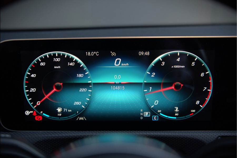 Mercedes-Benz A-Klasse 180 Business Solution AMG | Panoramadak | Stoelverwarming | Camera | Navigatie | Apple Carplay | Keyless | Cruise Control | DAB |