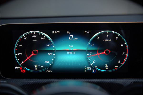 Mercedes-Benz A-Klasse 180 Business Solution AMG | Panoramadak | Stoelverwarming | Camera | Navigatie | Apple Carplay | Keyless | Cruise Control | DAB |