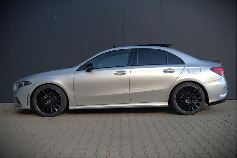 Mercedes-Benz A-Klasse 180 Business Solution AMG | Panoramadak | Stoelverwarming | Camera | Navigatie | Apple Carplay | Keyless | Cruise Control | DAB |