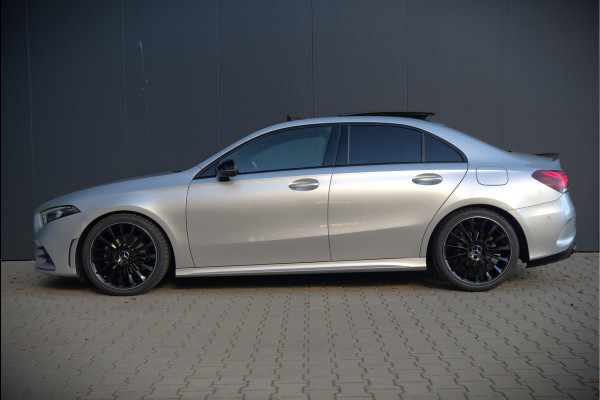 Mercedes-Benz A-Klasse 180 Business Solution AMG | Panoramadak | Stoelverwarming | Camera | Navigatie | Apple Carplay | Keyless | Cruise Control | DAB |