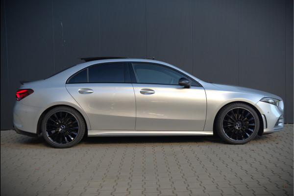 Mercedes-Benz A-Klasse 180 Business Solution AMG | Panoramadak | Stoelverwarming | Camera | Navigatie | Apple Carplay | Keyless | Cruise Control | DAB |