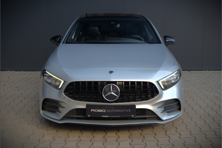 Mercedes-Benz A-Klasse 180 Business Solution AMG | Panoramadak | Stoelverwarming | Camera | Navigatie | Apple Carplay | Keyless | Cruise Control | DAB |