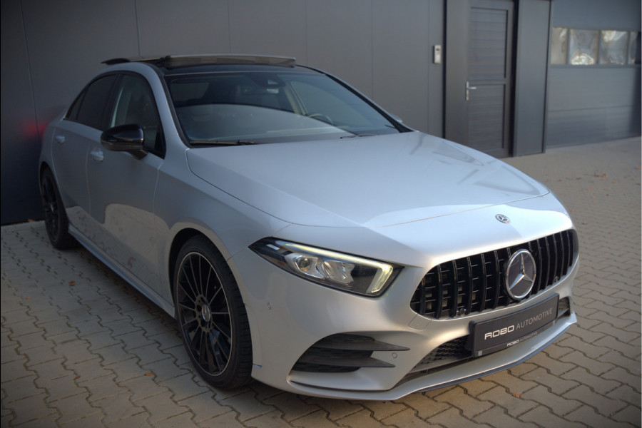 Mercedes-Benz A-Klasse 180 Business Solution AMG | Panoramadak | Stoelverwarming | Camera | Navigatie | Apple Carplay | Keyless | Cruise Control | DAB |