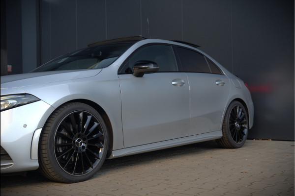 Mercedes-Benz A-Klasse 180 Business Solution AMG | Panoramadak | Stoelverwarming | Camera | Navigatie | Apple Carplay | Keyless | Cruise Control | DAB |