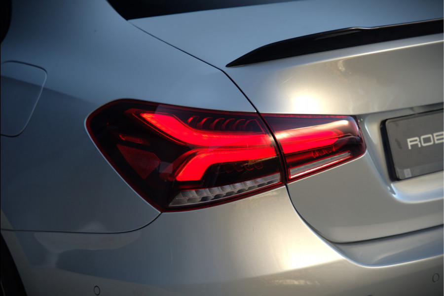 Mercedes-Benz A-Klasse 180 Business Solution AMG | Panoramadak | Stoelverwarming | Camera | Navigatie | Apple Carplay | Keyless | Cruise Control | DAB |