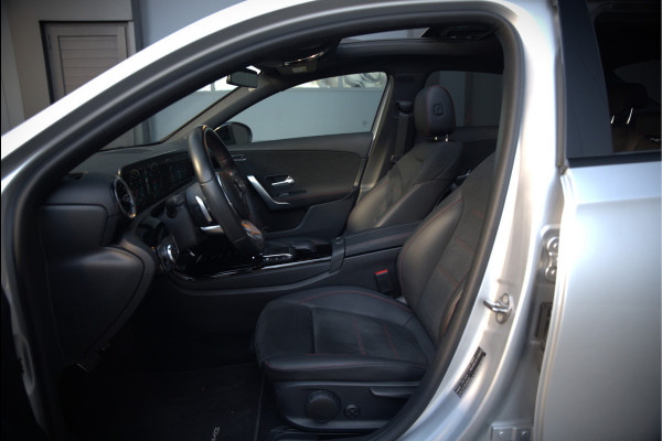Mercedes-Benz A-Klasse 180 Business Solution AMG | Panoramadak | Stoelverwarming | Camera | Navigatie | Apple Carplay | Keyless | Cruise Control | DAB |