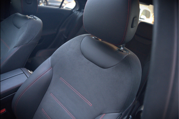 Mercedes-Benz A-Klasse 180 Business Solution AMG | Panoramadak | Stoelverwarming | Camera | Navigatie | Apple Carplay | Keyless | Cruise Control | DAB |
