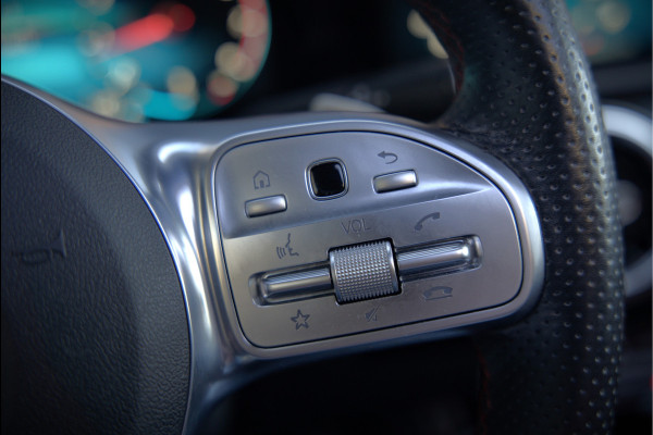 Mercedes-Benz A-Klasse 180 Business Solution AMG | Panoramadak | Stoelverwarming | Camera | Navigatie | Apple Carplay | Keyless | Cruise Control | DAB |