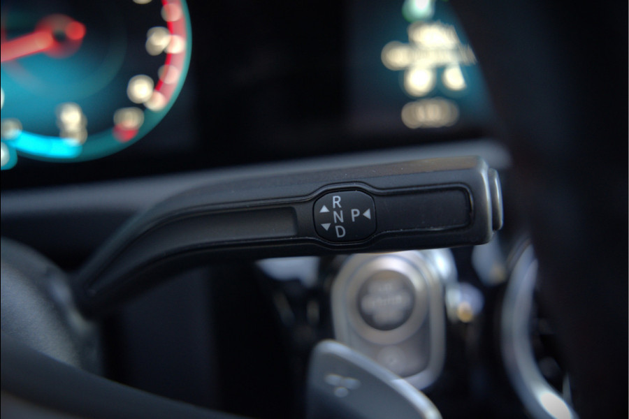 Mercedes-Benz A-Klasse 180 Business Solution AMG | Panoramadak | Stoelverwarming | Camera | Navigatie | Apple Carplay | Keyless | Cruise Control | DAB |