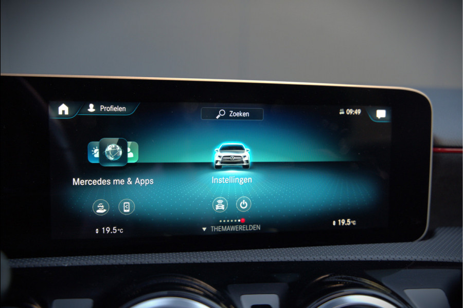Mercedes-Benz A-Klasse 180 Business Solution AMG | Panoramadak | Stoelverwarming | Camera | Navigatie | Apple Carplay | Keyless | Cruise Control | DAB |