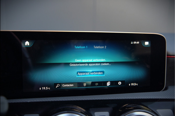 Mercedes-Benz A-Klasse 180 Business Solution AMG | Panoramadak | Stoelverwarming | Camera | Navigatie | Apple Carplay | Keyless | Cruise Control | DAB |