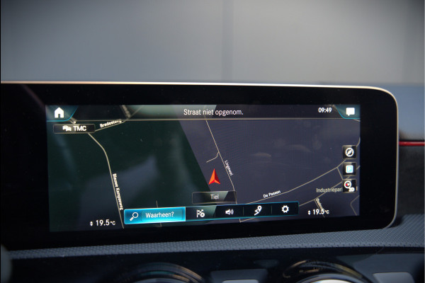 Mercedes-Benz A-Klasse 180 Business Solution AMG | Panoramadak | Stoelverwarming | Camera | Navigatie | Apple Carplay | Keyless | Cruise Control | DAB |